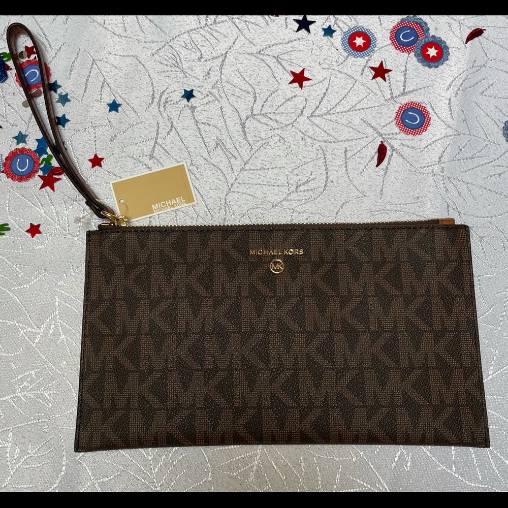 NWT ! Michael Kors Jet Set wristlet Beautiful 😻